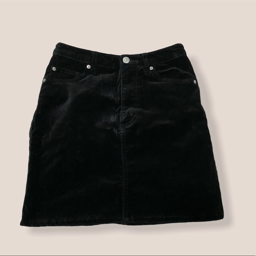 H&M Black Velvet Mini Skirt